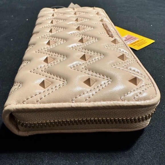 VALENTINO BY MARIO VALENTINO Leonardo Studded Leather Wallet - Picture 8 of 10